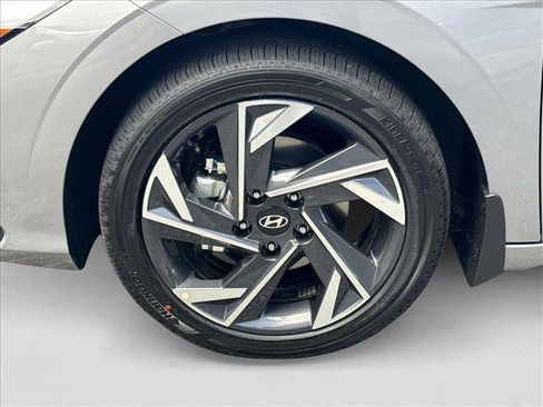 New 2025 Hyundai Elantra SEL image 10
