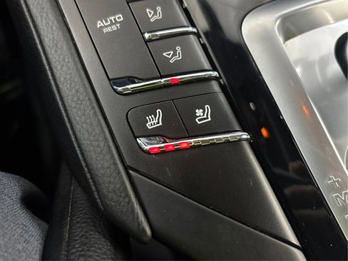 Used 2018 Porsche Cayenne image 44