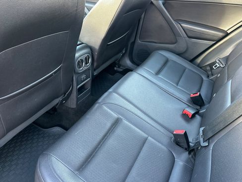 Used 2017 Volkswagen Tiguan S image 12