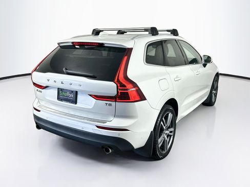Used 2021 Volvo XC60 T5 Momentum w/ Climate Package FWD image 9