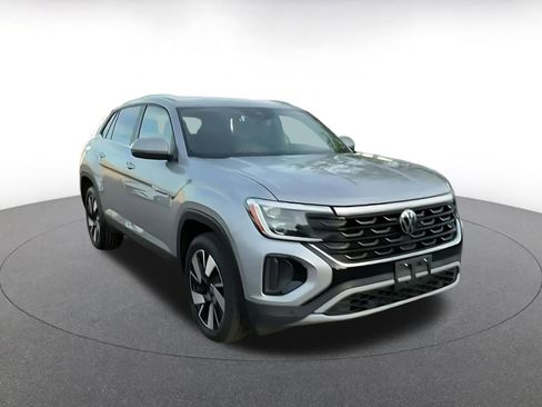 Used 2025 Volkswagen Atlas Cross Sport SE image 3