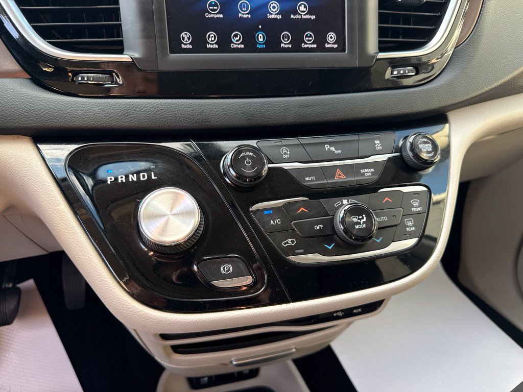 Used 2018 Chrysler Pacifica Touring Plus w/ Tire & Wheel Group FWD image 35