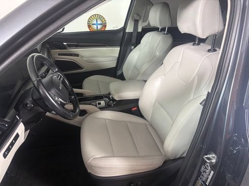 Certified 2024 Kia Telluride S w/ S Sunroof Package AWD/4WD image 11