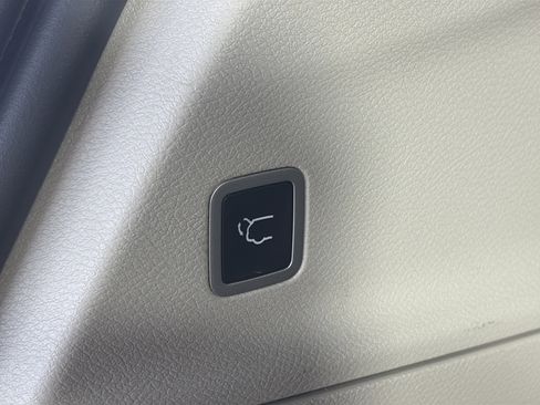 Used 2022 Chrysler Pacifica Limited image 16