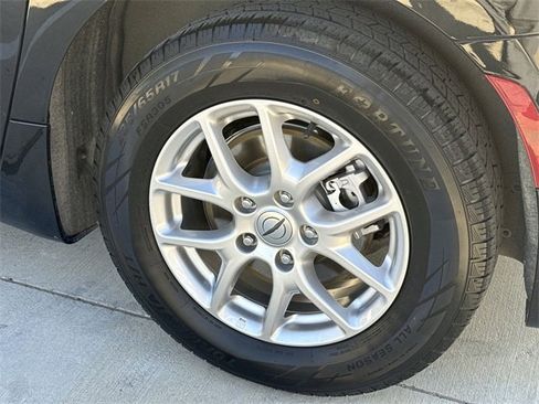 Used 2024 Chrysler Voyager LX image 11