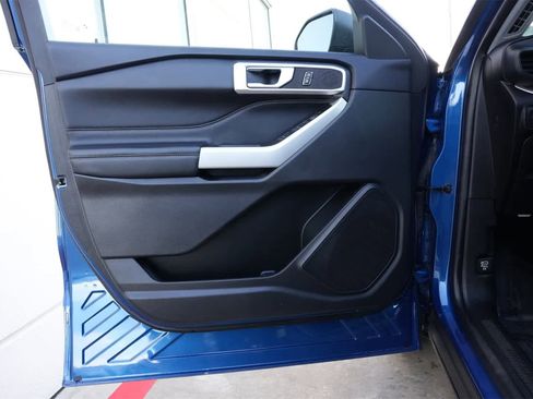 Used 2022 Ford Explorer XLT image 17