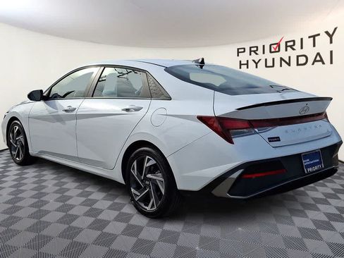 Certified 2025 Hyundai Elantra Sport FWD image 6