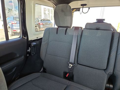 Used 2025 Jeep Wrangler Unlimited Sahara AWD/4WD image 13