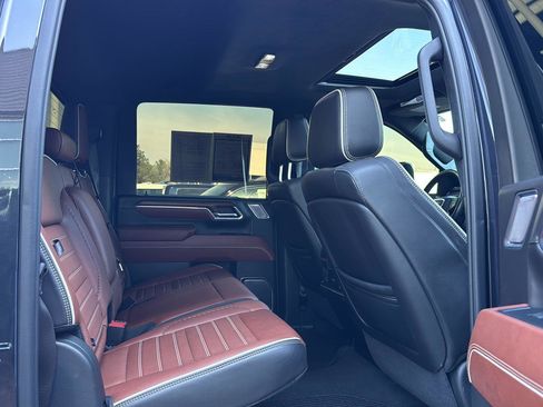 Used 2024 GMC Sierra 3500 Denali Ultimate image 11