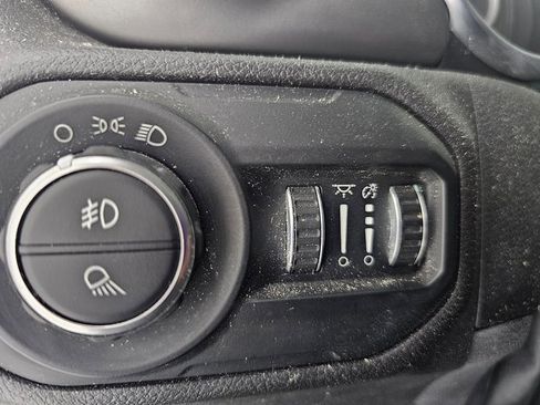 Used 2022 Jeep Gladiator Sport image 16