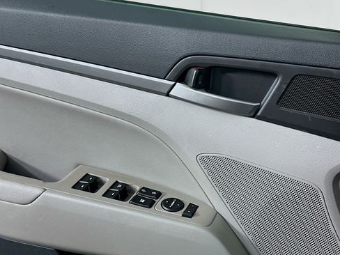 Used 2017 Hyundai Elantra Limited w/ Limited Tech Package 04 image 15