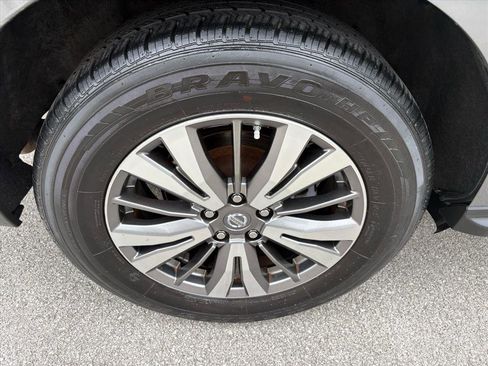 Used 2018 Nissan Pathfinder SV image 39