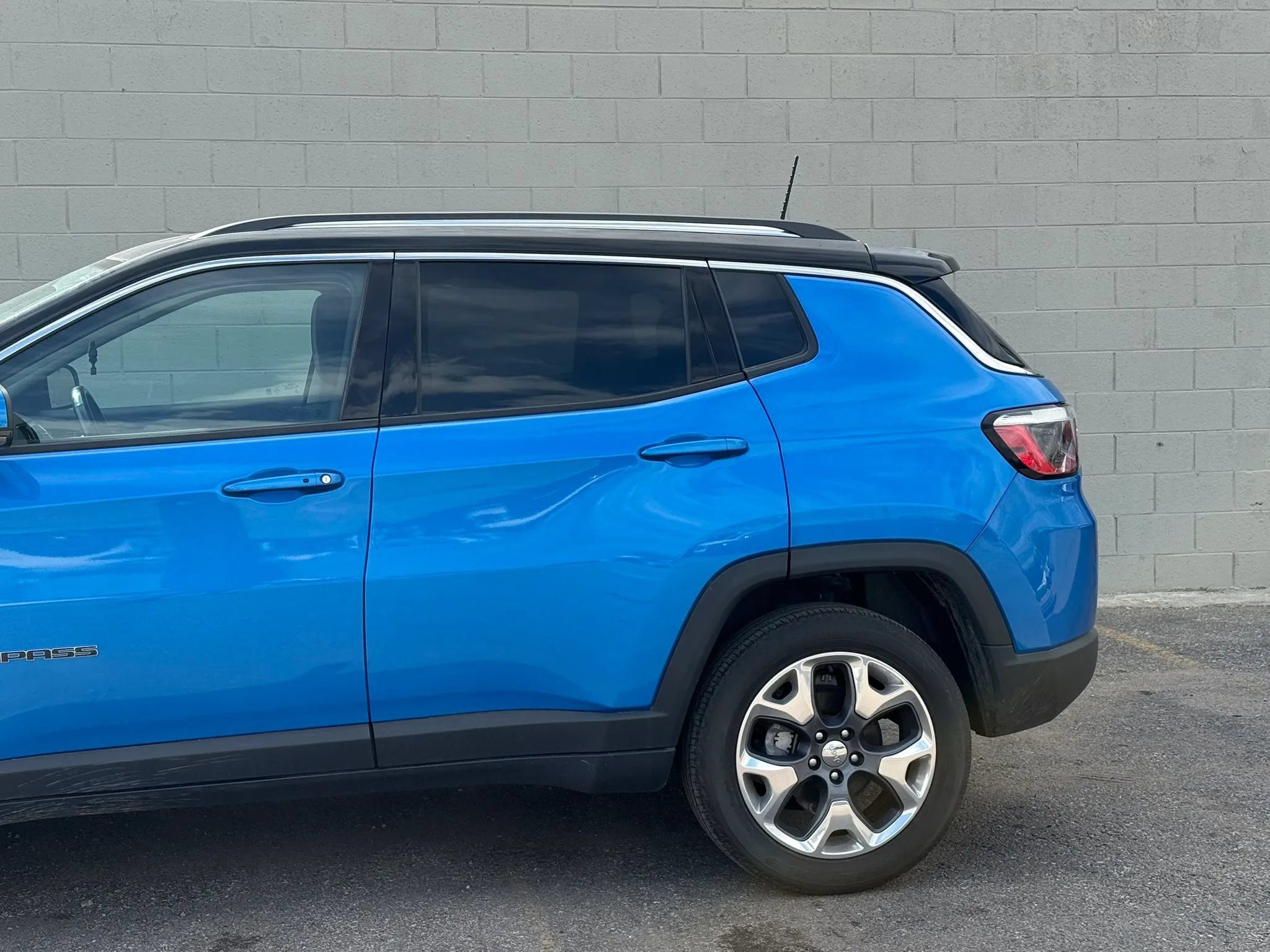 Used 2021 Jeep Compass Limited AWD/4WD image 4