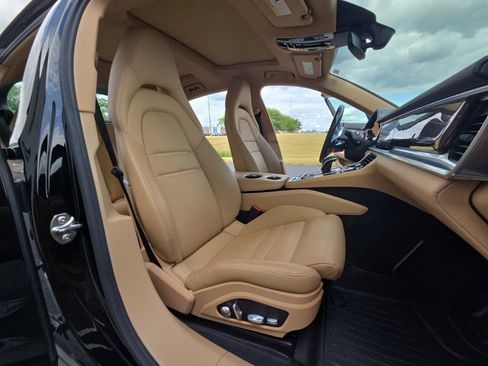 Used 2018 Porsche Panamera 4 AWD/4WD image 23