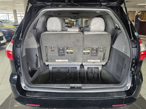 Used 2015 Toyota Sienna LE FWD image 36