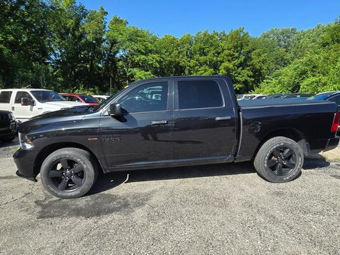 Used 2018 RAM 1500 Express w/ Black Ram 1500 Express Group AWD/4WD image 3