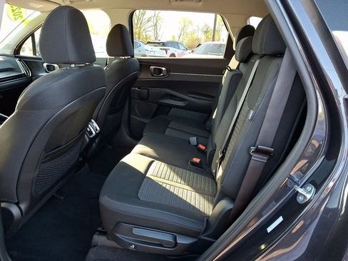 Used 2025 Kia Sorento LX FWD image 10