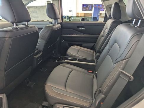 New 2026 Nissan Pathfinder SL image 13