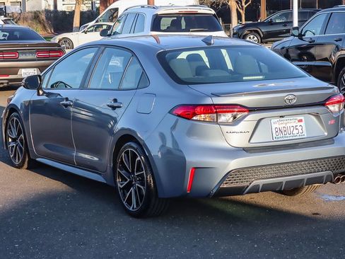 Used 2020 Toyota Corolla SE image 2