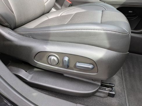 Certified 2023 GMC Acadia SLT w/ Preferred Package image 27