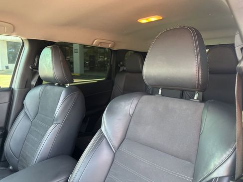 Used 2024 Mitsubishi Outlander SE FWD image 18