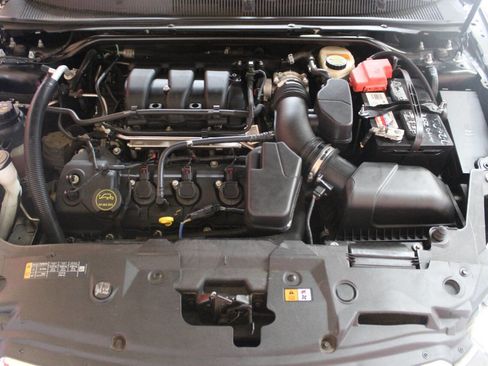 Used 2015 Ford Taurus SEL image 8