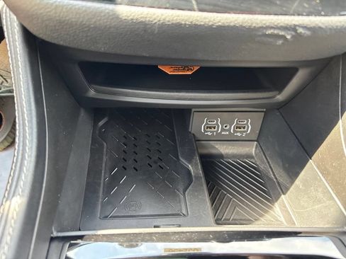 Used 2025 Chrysler Pacifica Limited FWD image 44