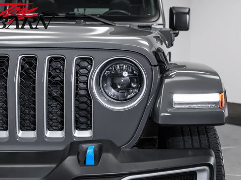 Used 2023 Jeep Wrangler Unlimited Sahara AWD/4WD image 9
