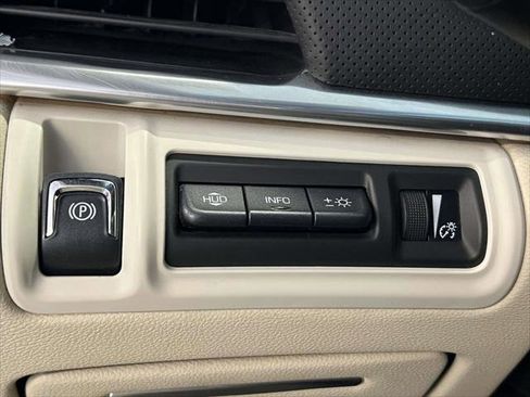 Used 2013 Cadillac XTS Platinum image 21