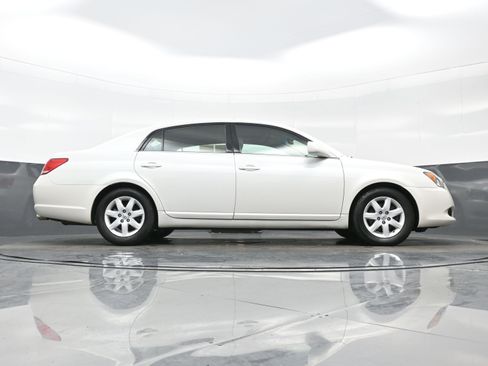Used 2010 Toyota Avalon XL image 29
