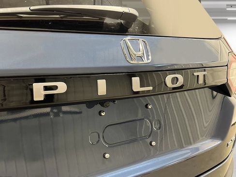 Used 2026 Honda Pilot Elite image 8