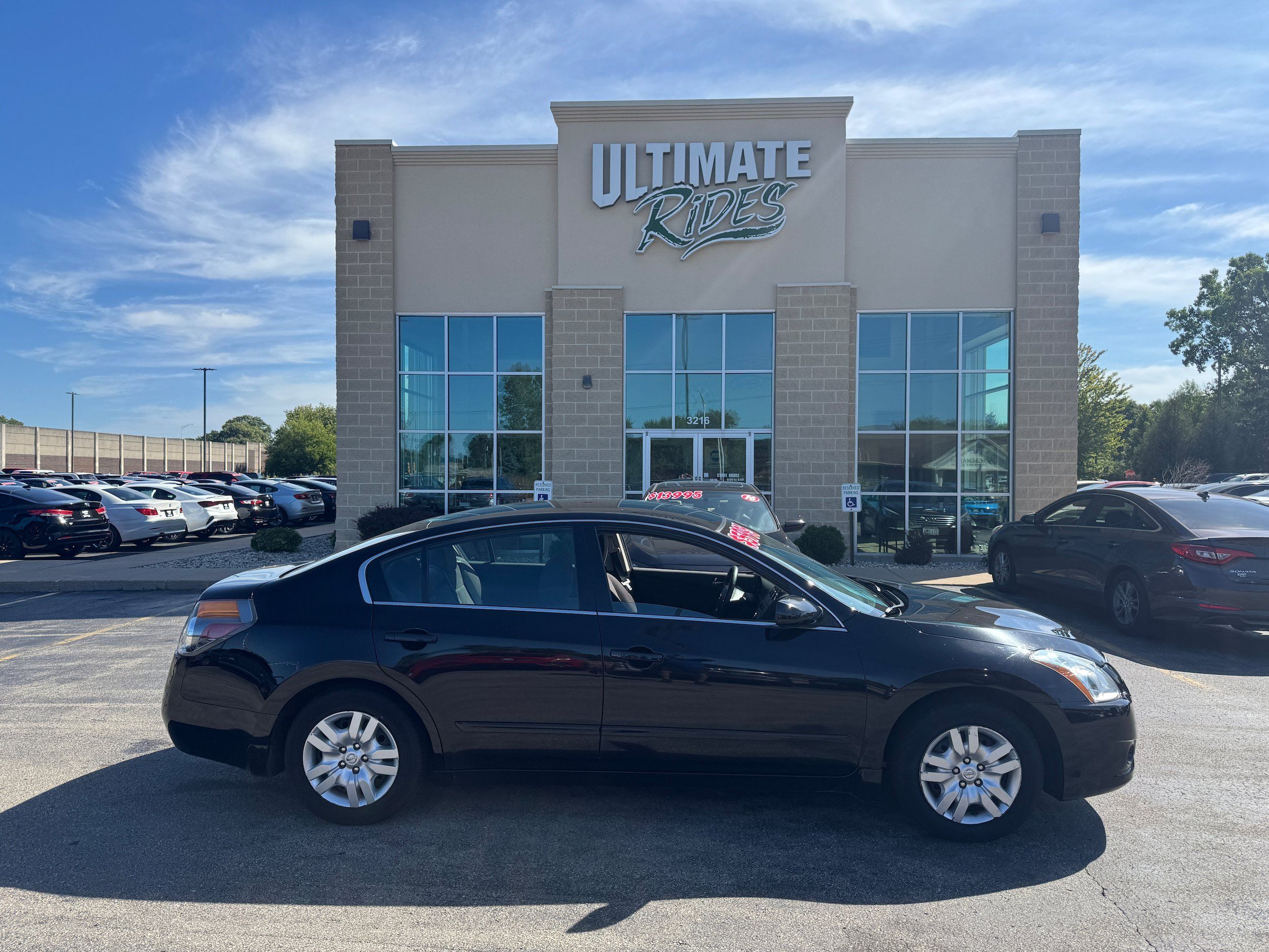 Used 2011 Nissan Altima 2.5 S FWD image 1