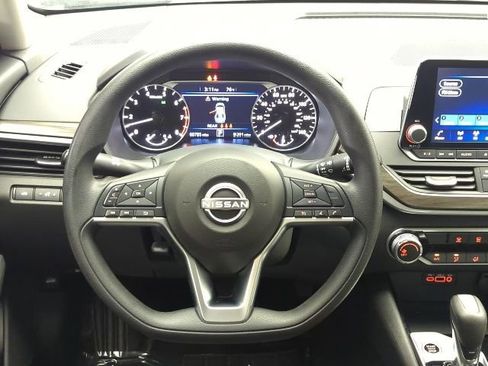 Used 2024 Nissan Altima 2.5 SV FWD image 22