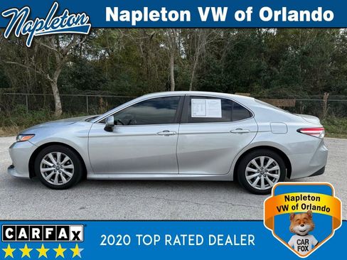 Used 2018 Toyota Camry LE image 13