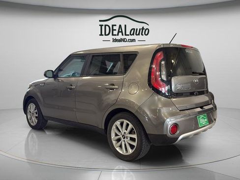 Used 2018 Kia Soul + FWD image 17