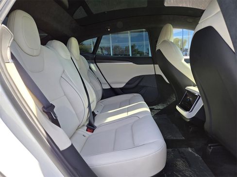 Used 2021 Tesla Model S Plaid image 23