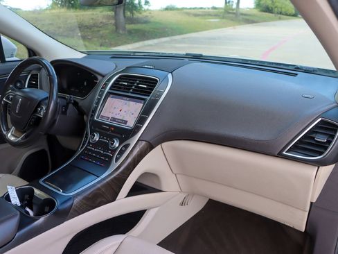 Used 2020 Lincoln Nautilus Reserve FWD image 23