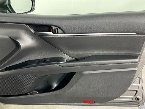 Used 2020 Toyota Camry SE image 32