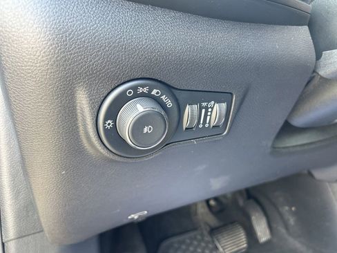 Used 2025 Jeep Compass Trailhawk AWD/4WD image 14