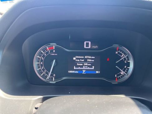 Used 2017 Honda Pilot Touring image 13