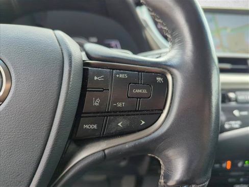 Used 2019 Lexus ES 300h w/ Accessory Package 2 FWD image 17
