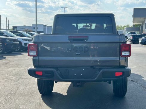 Used 2023 Jeep Gladiator Sport AWD/4WD image 6