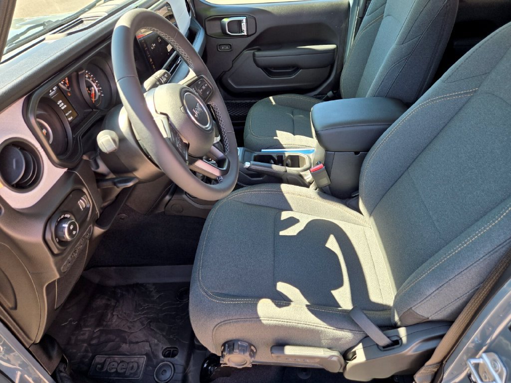 Used 2025 Jeep Gladiator Sport AWD/4WD image 10