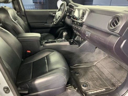 Used 2018 Toyota Tacoma TRD Off-Road w/ TRD Premium Off Road Package AWD/4WD image 15
