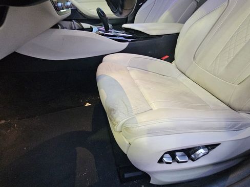 Used 2021 BMW M550i xDrive w/ Premium Package image 9