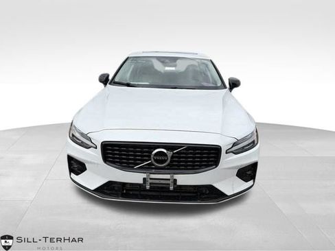 Used 2021 Volvo S60 T5 Momentum AWD/4WD image 1