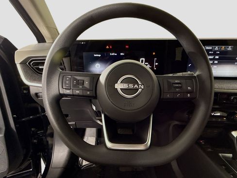 Used 2026 Nissan Kicks SV FWD image 13