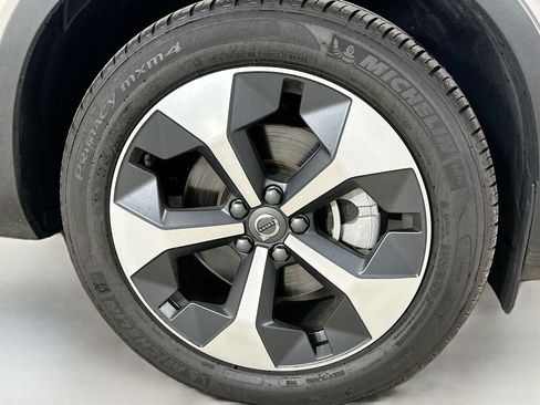 Used 2025 Volvo XC40 B5 Plus AWD/4WD image 10