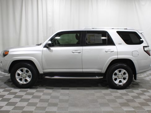 Used 2017 Toyota 4Runner SR5 image 29