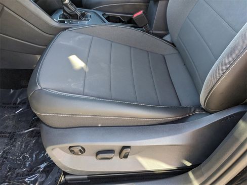 Certified 2022 Volkswagen Taos SE w/ Driver Assistance Package image 19